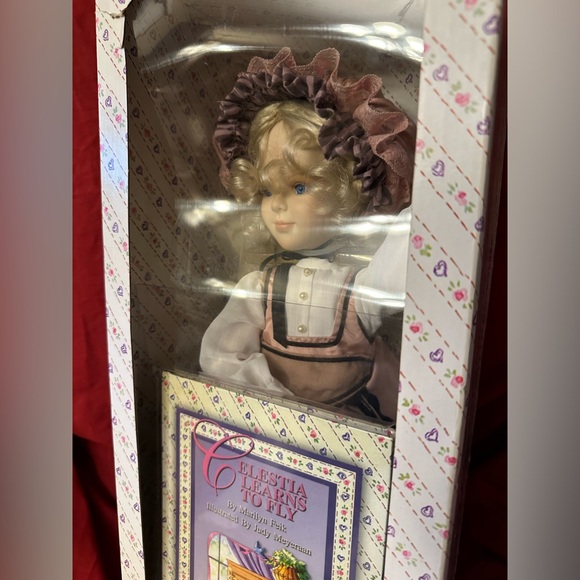 Heart strings Galleries Sweet Dreams Angel Doll by Artist Cindy McClure NIB Book - Picture 10 of 11
